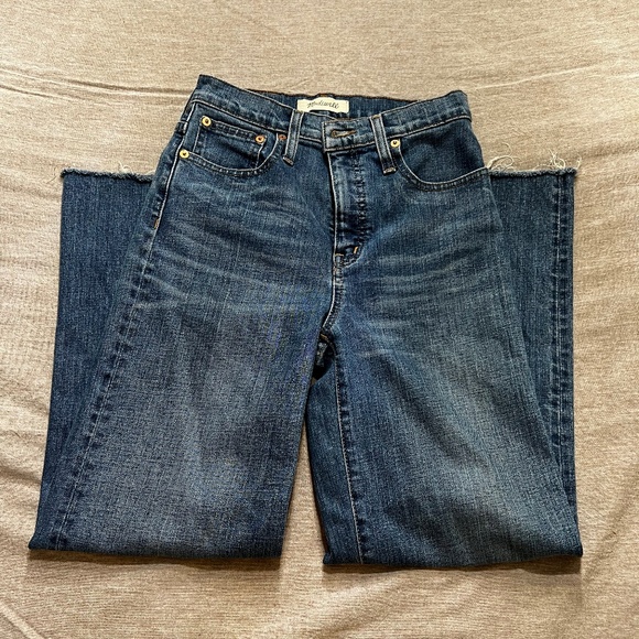 Madewell Slim Wide-Leg Jeans in Crownridge Wash: Raw-Hem Edition - Picture 4 of 9